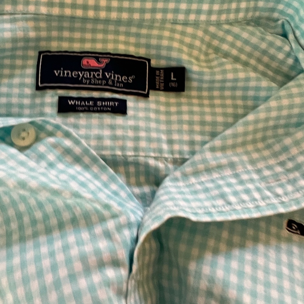 Vineyard vines boys button down Whale Shirt in blue/white gingham check. Size L.